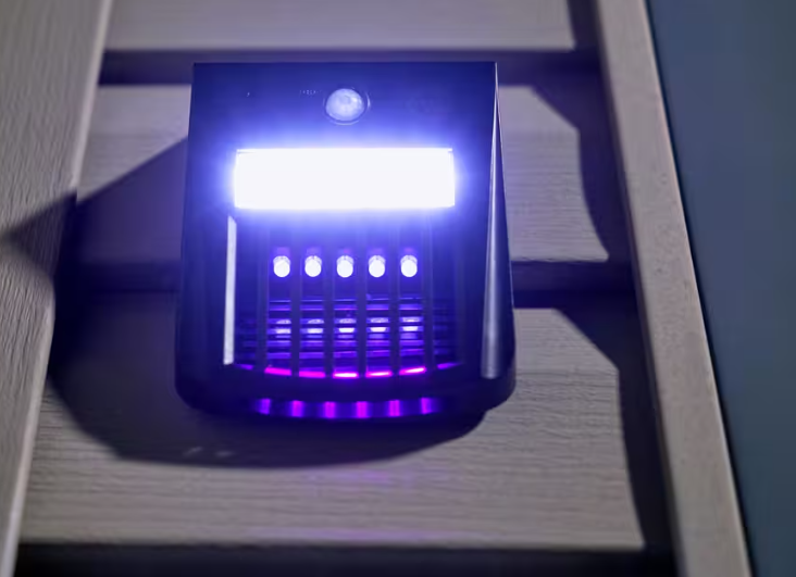 PIC 700V 6-Hour Solar Weather-Proof UV-A Mosquito/Bug Zapper & Motion LED Light